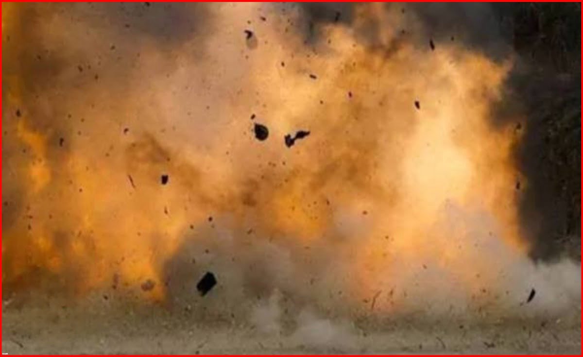 1 killed in bomb blast