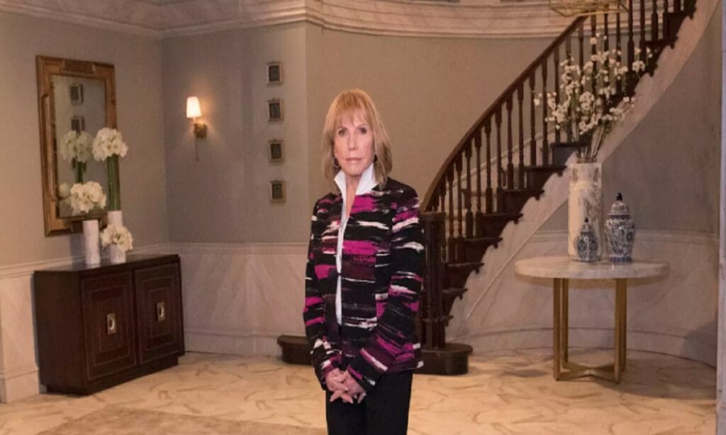 Leslie Charleson