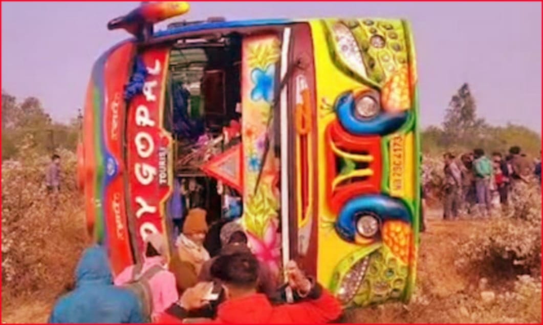 15 injured in road accident